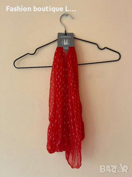 Нов червен шал с етикета със сребърни чертички като десен ❤️, снимка 1