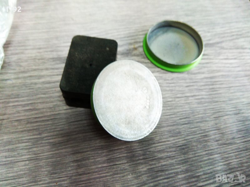 1J0501249C,**NEU**VAG**WV**AUDI**Капачка, лагер главина**, снимка 1