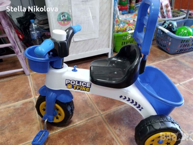 Детска пластмасова триколка с педали-полицейски мотор