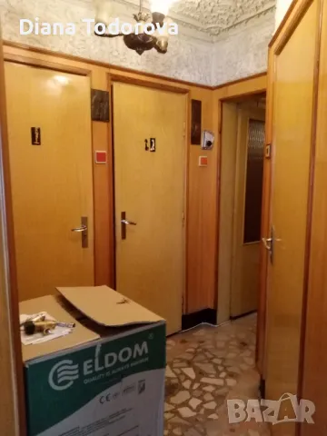 продавам дървена ламперия от коридор,врати,вграден голям масивен шкаф, снимка 10 - Шкафове - 47405941