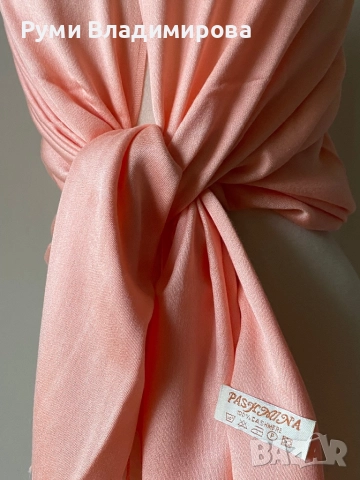 Коралово розов шал от 100 % кашмир, снимка 2 - Шалове - 42932328