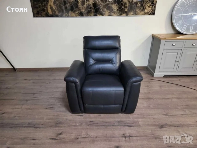 Черен кожен фотьойл с ръчен релакс механизъм La-z-boy, снимка 1