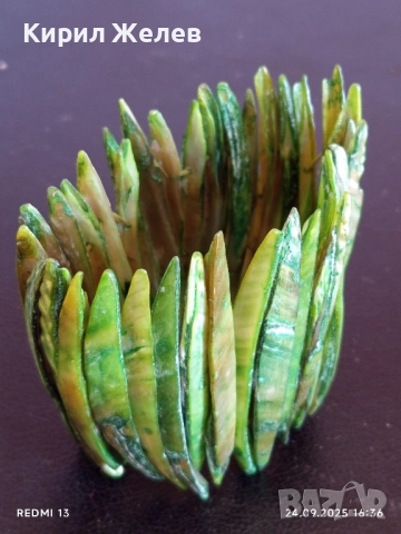 Дамска гривна Кралски седеф разтеглива преобладаващ зелен цвят уникално красива 51367, снимка 3 - Гривни - 51823177