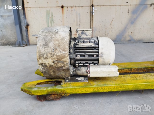 Многостъпална вакуум помпа тип въздуходувка Simens , снимка 3 - Други машини и части - 40659903