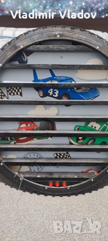 Поставка/етажерка Гума за колички 