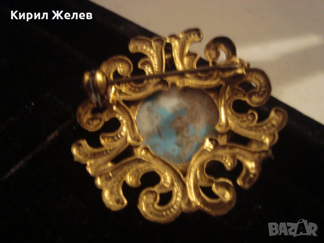 СТАРИННА АРТ ДЕКО ПОЗЛАТЕНА БРОНЗОВА БРОШКА с ЕСТЕСТВЕН ТЮРКОАЗ и САПФИР-КРИСТАЛ КАМЪНИ , снимка 13 - Други - 32266761