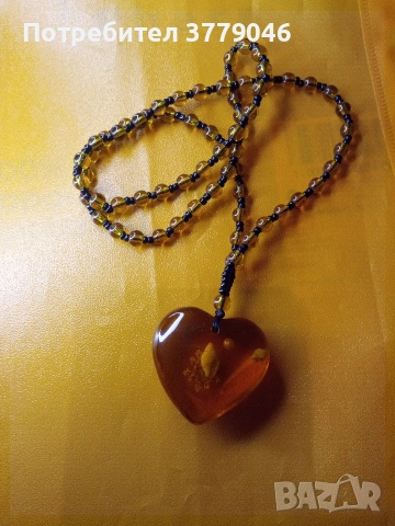 Медальон с кехлибар 