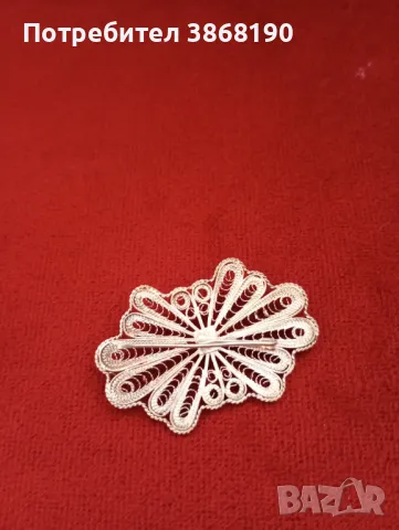 Малка сребърна брошка за ревер, снимка 5 - Колиета, медальони, синджири - 50322168