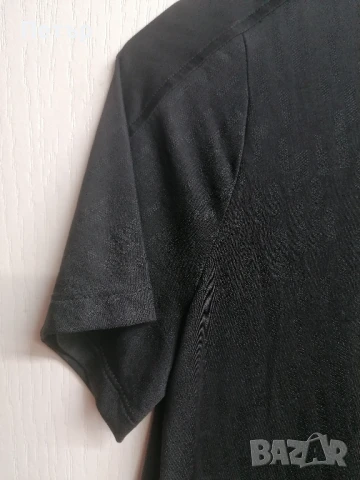 Продавам чисто нова черна дамска лятна ефирна бързосъхнеща тениска Descente , снимка 4 - Тениски - 50700252