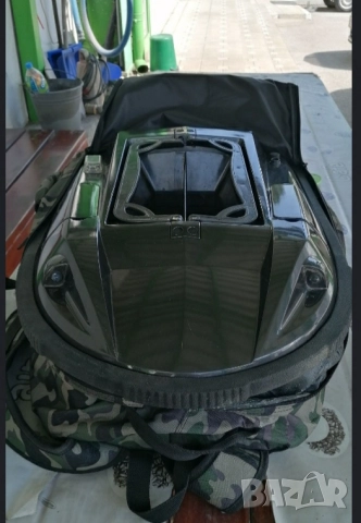 лодка за захранка със автопилот