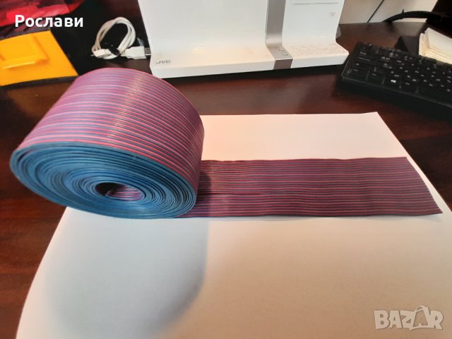 032. Лентов кабел, 48 жила, редуващ се син и червен цвят изолация, дължина  4,80 метра.