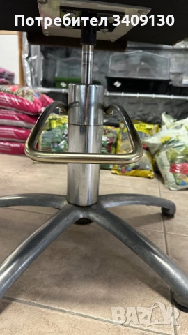 Два броя фризьорки столове , снимка 6 - Столове - 53101485