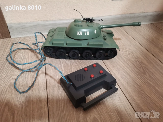 Стар Руски управляващ танк