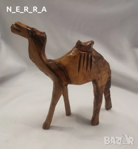 Дървена фигура на камила