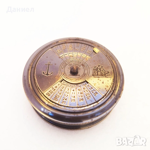 Масивен бронзов компас с вечен календар 