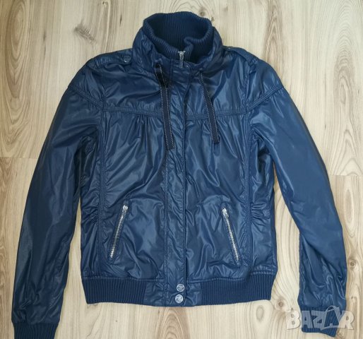 Дамско яке BERSHKA, size M, леко лъскаво, тъмносиньо, много запазено, снимка 2 - Якета - 35251213