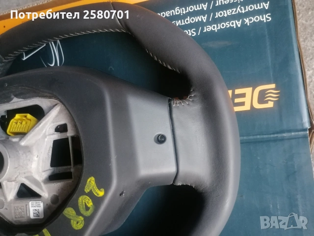 Продавам оригинален кожен мулти волан за Пежо 208 2019г , снимка 2 - Аксесоари и консумативи - 53403932