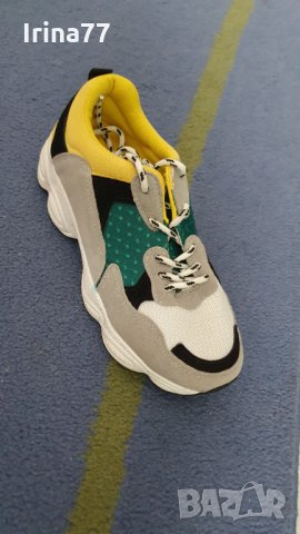 Цветни маратонки