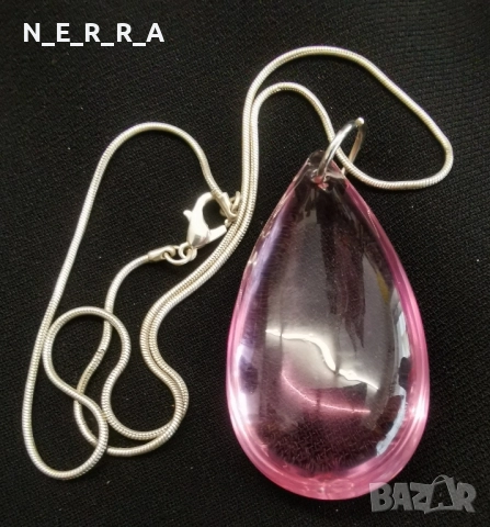 Медальон с голям розов кристал