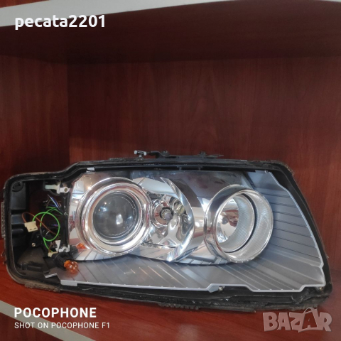 Продавам - оригинален десен ксенонов фар за Ауди А8 Д3 2002-2006 г за части