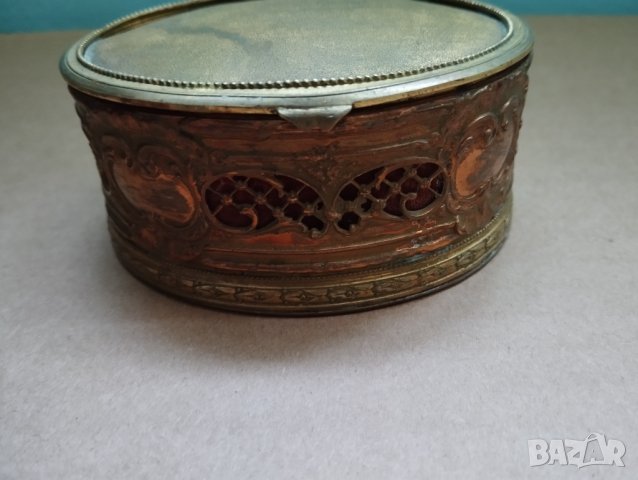 Стара кутия арт деко