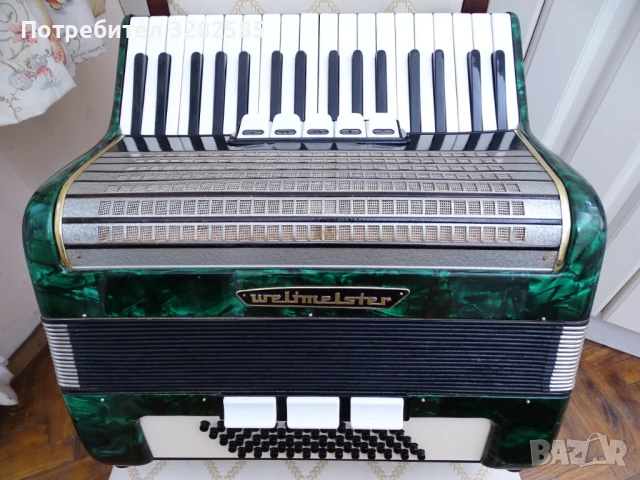 Акордеон Велтмайстер 60 баса