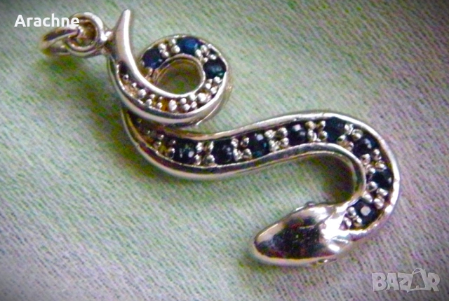 Сребърен медальон-змия, с природни сапфири, снимка 2 - Колиета, медальони, синджири - 51702693