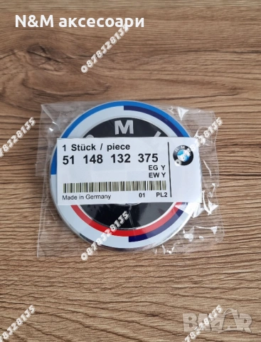 Емблема за преден капак BMW 82мм – F10 F12 F20 F30 F35 юбилейна, снимка 2 - Аксесоари и консумативи - 53483311