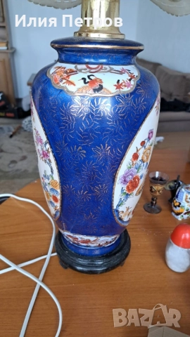 китайски порцелан лампа, 2 вази и пепелник-подарък, снимка 6 - Други ценни предмети - 51541447