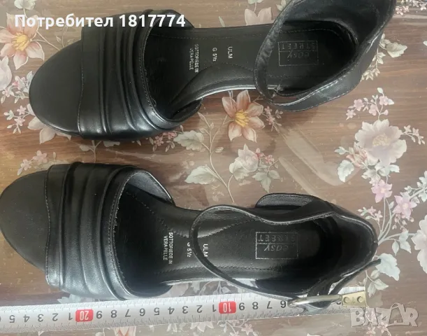 Продавам черни сандали