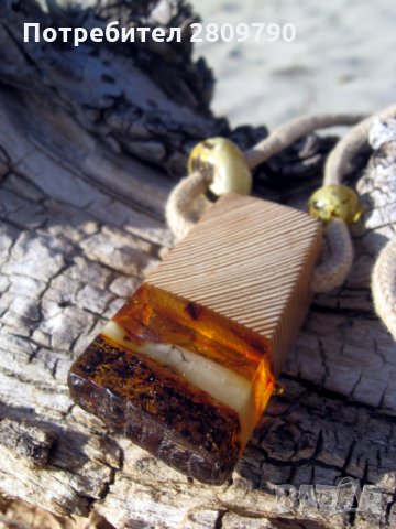 Висулка от кехлибар, коята привлича цялото внимание / Pendant of amber that attracts all attention, снимка 4 - Колиета, медальони, синджири - 32273904