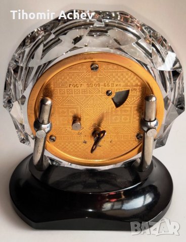 Съветски механичен настолен кристален часовник Маяк, снимка 2 - Антикварни и старинни предмети - 32406146