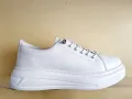 Дамски сникърси от естествена кожа в бяло  с еластични връзки , снимка 2