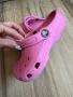 Оригинални юношески светло розови чехли Crocs  ! 32-33 н, снимка 2