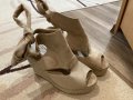 Велурени Дамски обувки на платформа в телесен цвят, снимка 1 - Дамски ежедневни обувки - 32658431