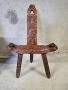 Трикрако столче с дърворезба, снимка 1