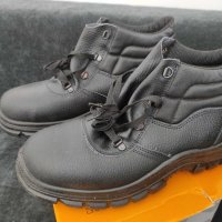 Чисто нови работни обувки, снимка 1 - Други - 43696380
