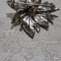 Сребърна брошка с перла от Mikimoto (Япония), снимка 6 - Колиета, медальони, синджири - 43256186