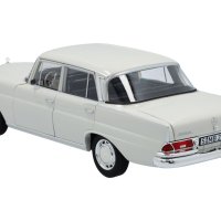 B66041218,умален модел die-cast Mercedes-Benz 220 S,W111(1959-1965),1:18, снимка 5 - Колекции - 43472806