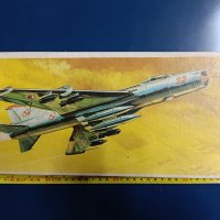 Модел на боен самолет СУ-7 /SU-7 GDR VEB Plasticart, снимка 1 - Колекции - 43770913