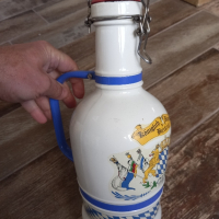 Немска бутилка за бира 2 литра с порцеланова запушалка , снимка 1 - Антикварни и старинни предмети - 44864772