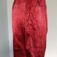 Еластични сатенени бермуди / змийски принт в червено / голям размер , снимка 5 - Къси панталони и бермуди - 33446035