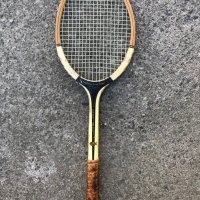 Стара тенис ракета 