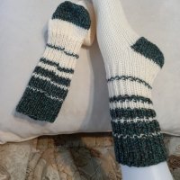 Ръчно плетени дамски чорапи размер 36, снимка 1 - Дамски чорапи - 39647128