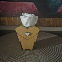 Малка кашпа със сапунена роза и скандинавски мъх , снимка 1 - Подаръци за жени - 36437529
