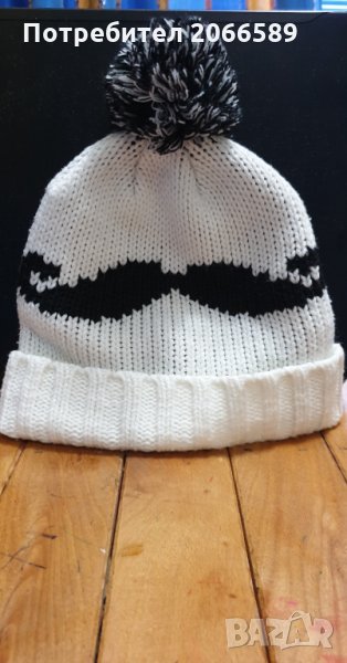 Зимна шапка Mustache с помпон в черно и бяло , снимка 1
