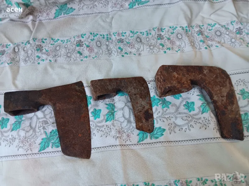 стари брадви, снимка 1