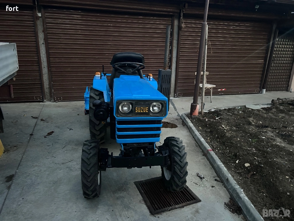 Тракторче в перфектно състояние готово да работи в коплект плук и фреза, снимка 1