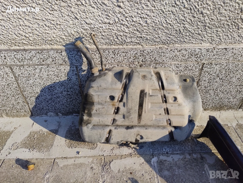 Резервоар - Бензинов + Нивомер За Нисан Примера Седан 1991г / Nissan Primera Sedan 1991y, снимка 1