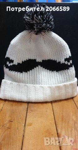Зимна шапка Mustache с помпон в черно и бяло , снимка 1